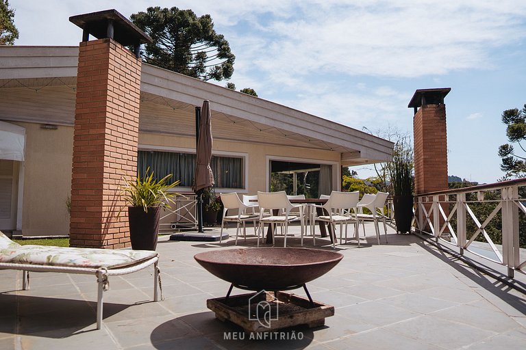 Cozy mountain home w/ fireplace near Capivari