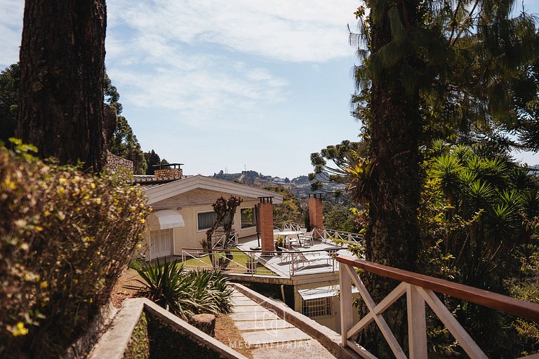 Cozy mountain home w/ fireplace near Capivari