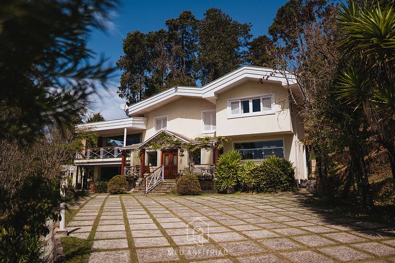 Cozy mountain home w/ fireplace near Capivari