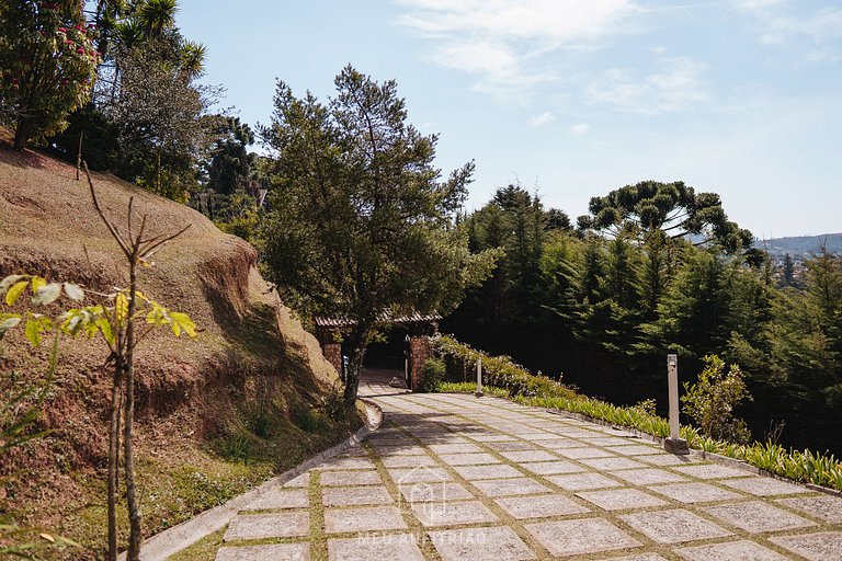Cozy mountain home w/ fireplace near Capivari
