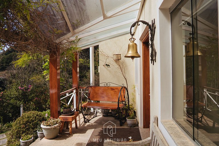 Cozy mountain home w/ fireplace near Capivari