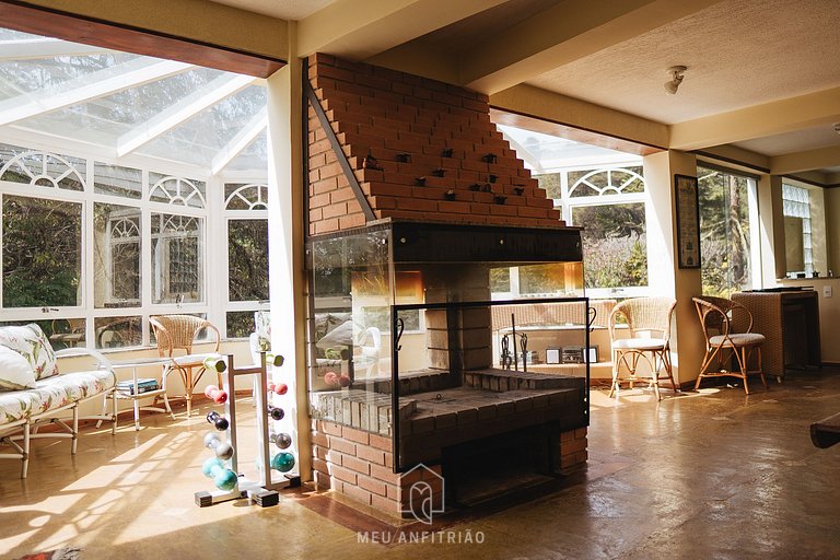 Cozy mountain home w/ fireplace near Capivari