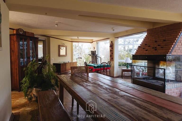 Cozy mountain home w/ fireplace near Capivari