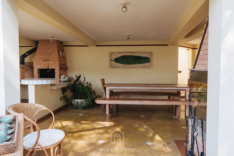 Cozy mountain home w/ fireplace near Capivari