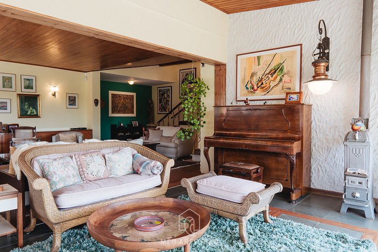 Cozy mountain home w/ fireplace near Capivari