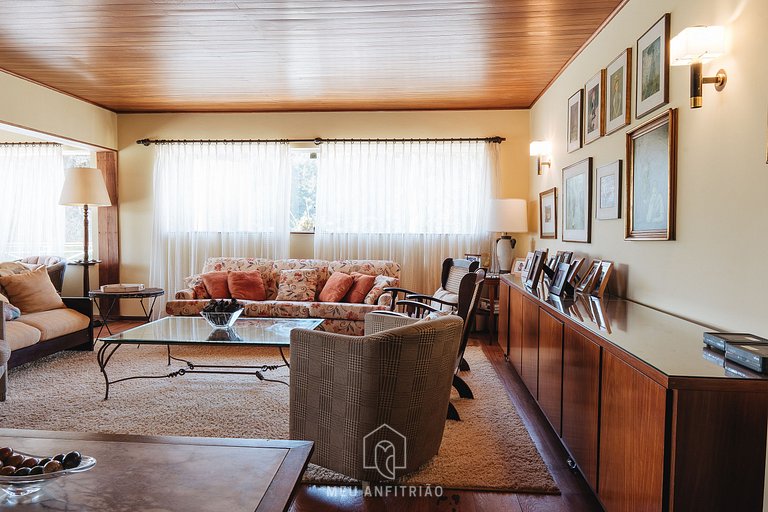 Cozy mountain home w/ fireplace near Capivari