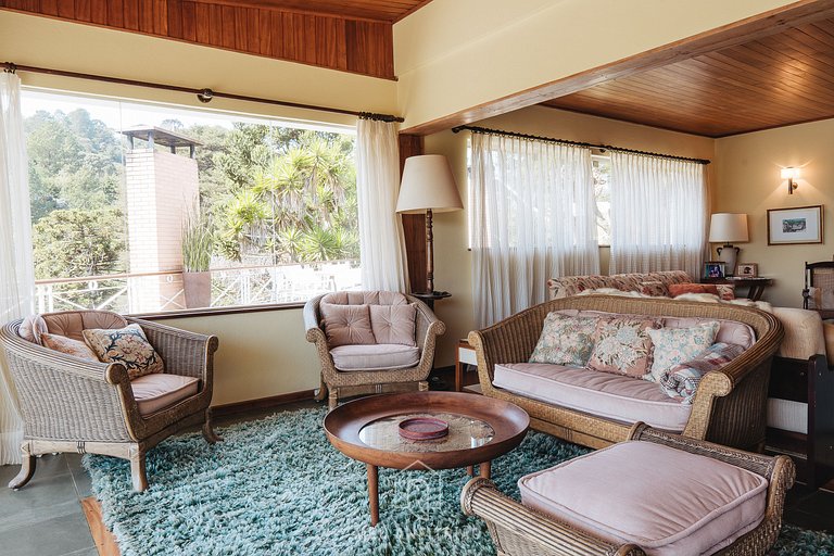 Cozy mountain home w/ fireplace near Capivari