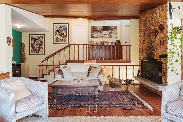 Cozy mountain home w/ fireplace near Capivari