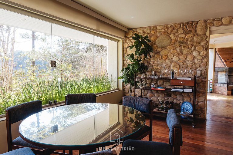 Cozy mountain home w/ fireplace near Capivari