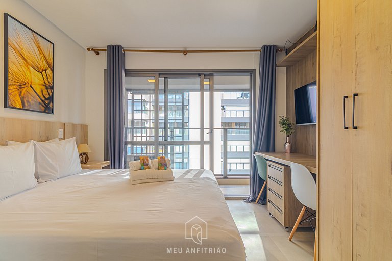 Varanda, piscina e academia perto do aeroporto