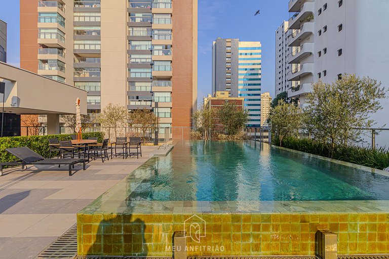 Varanda, piscina e academia perto do aeroporto