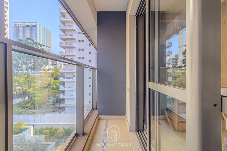 Varanda, piscina e academia perto do aeroporto