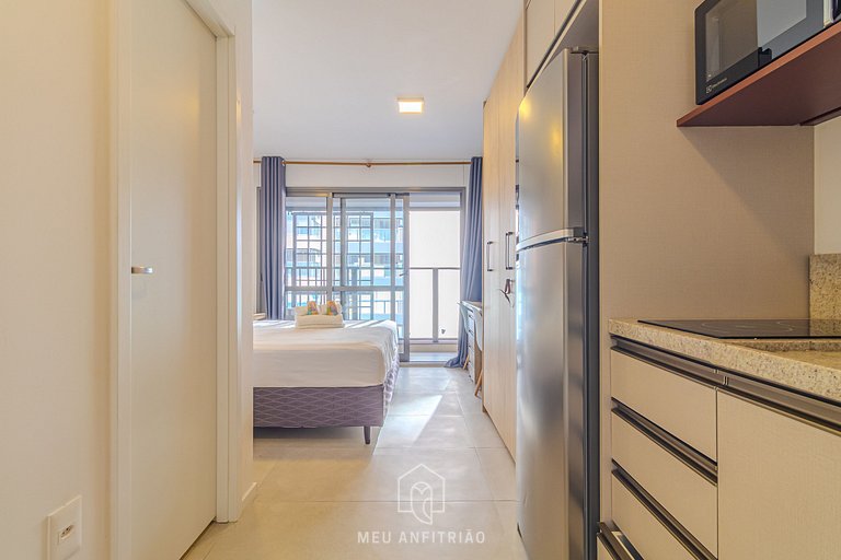 Balcony, pool and gym near the airport