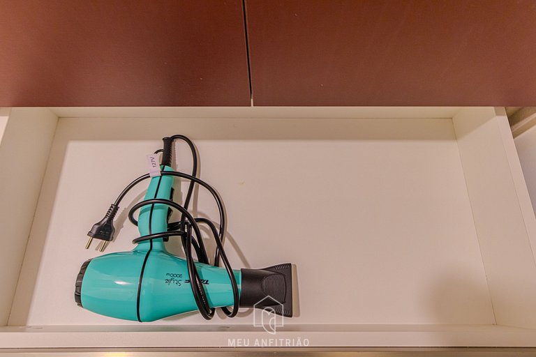 Varanda, piscina e academia perto do aeroporto