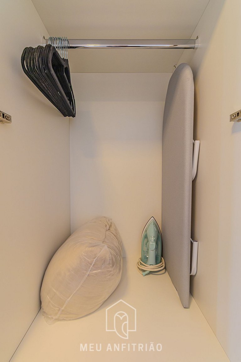 Varanda, piscina e academia perto do aeroporto