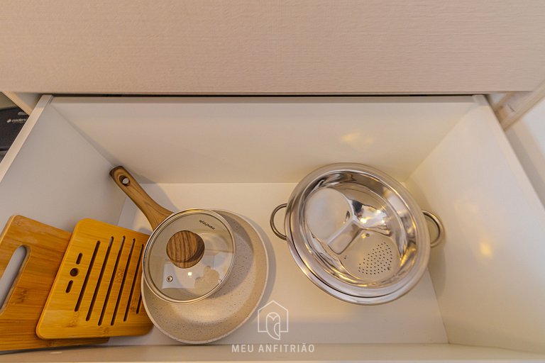 Varanda, piscina e academia perto do aeroporto