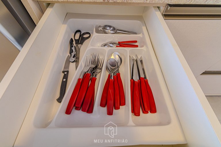 Balcony, pool and gym near the airport