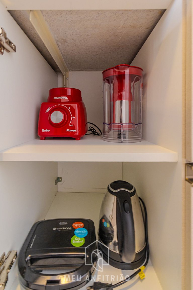 Balcony, pool and gym near the airport