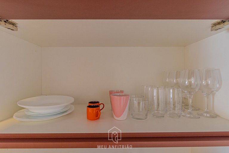 Varanda, piscina e academia perto do aeroporto