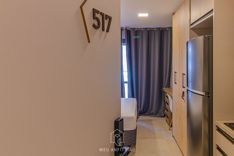 Varanda, piscina e academia perto do aeroporto