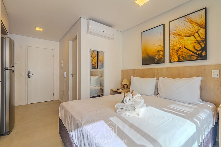 Varanda, piscina e academia perto do aeroporto