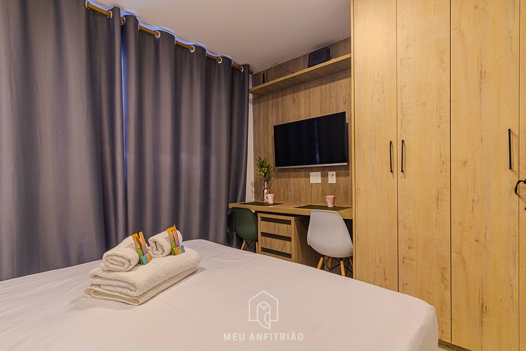 Balcony, pool and gym near the airport