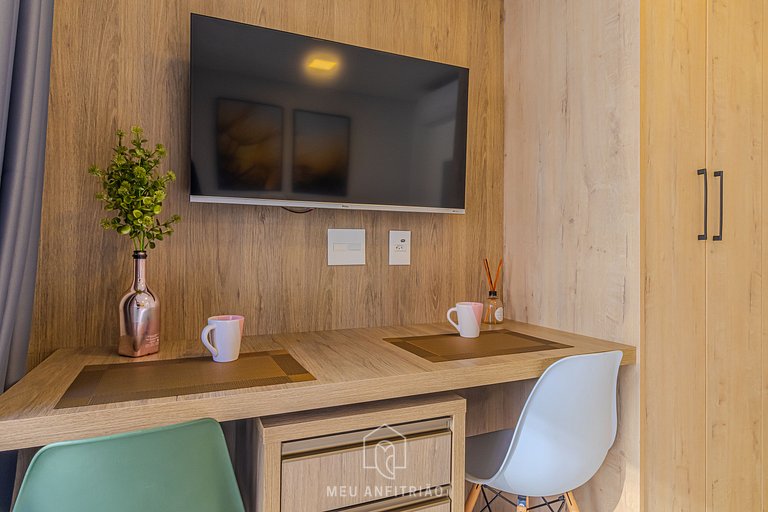 Balcony, pool and gym near the airport