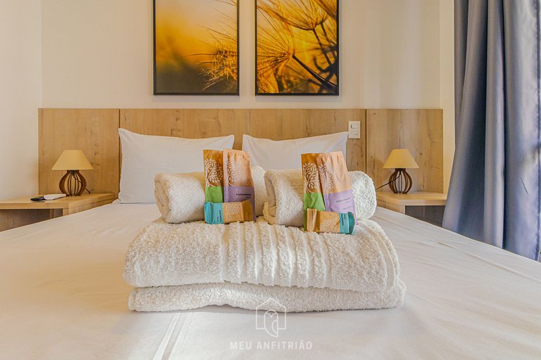 Balcony, pool and gym near the airport