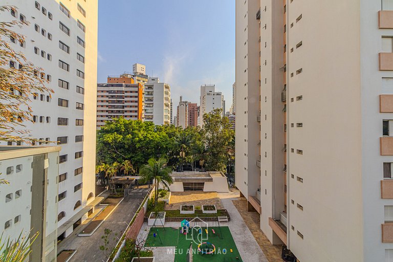 Balcony, pool and gym near the airport
