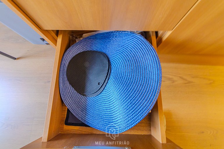 Apt for 3 people with balcony 1km from the airport