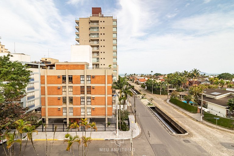 Apartment at Enseada Beach Guarujá with Parking