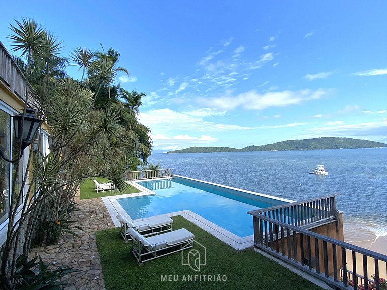 Luxury house on the beachfront in Angra dos Reis