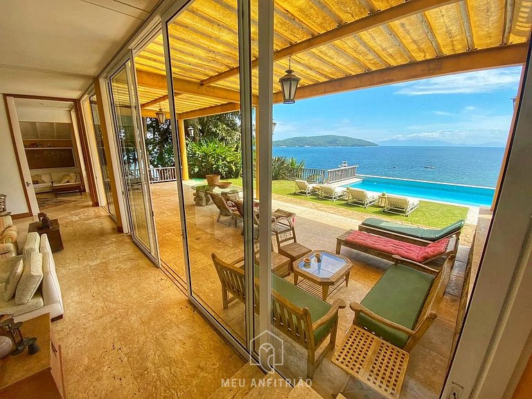 Casa de luxo em frente à praia em Angra dos Reis