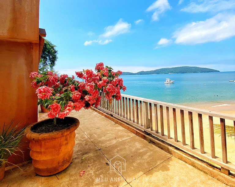 Casa de luxo em frente à praia em Angra dos Reis