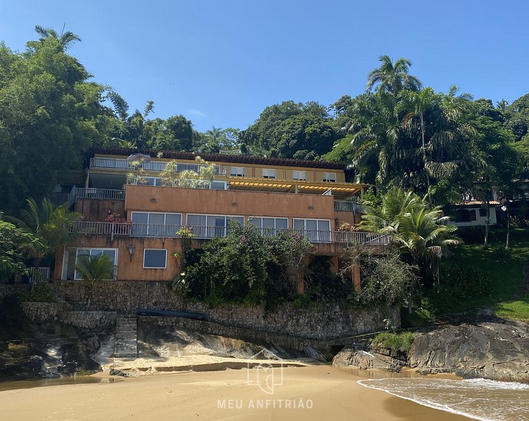 Casa de luxo em frente à praia em Angra dos Reis