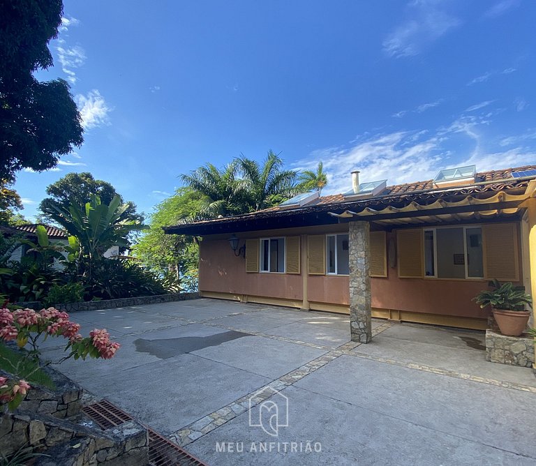 Luxury house on the beachfront in Angra dos Reis