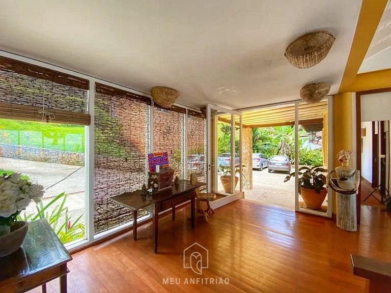 Luxury house on the beachfront in Angra dos Reis