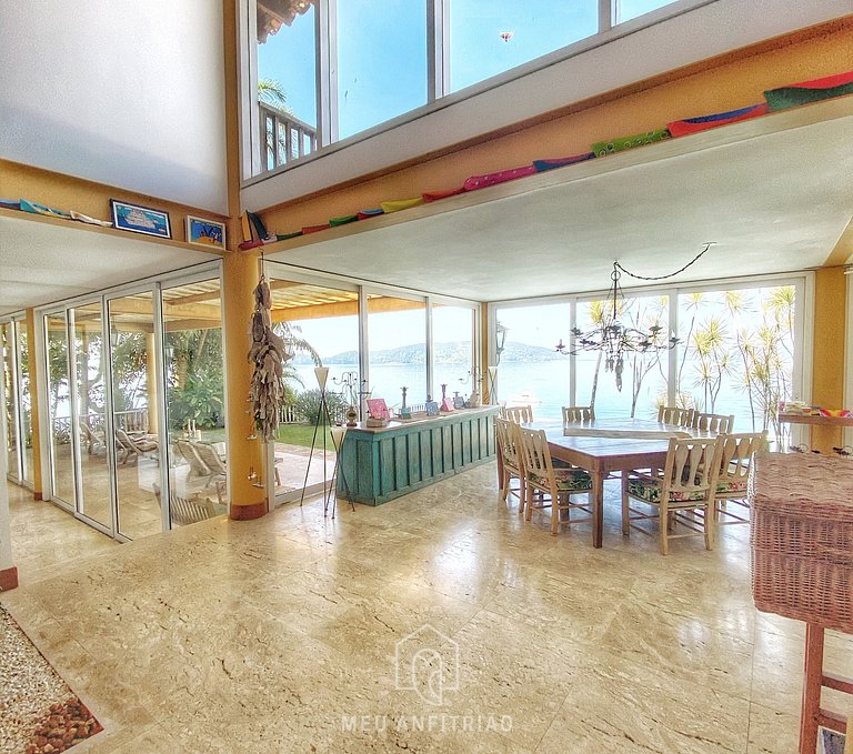 Casa de luxo em frente à praia em Angra dos Reis