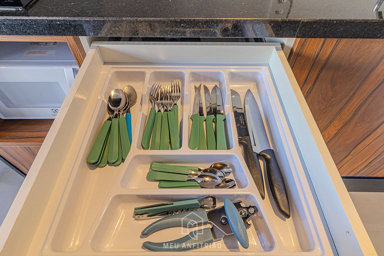 Studio p/2 pessoas, varanda, lazer a 200m do metrô