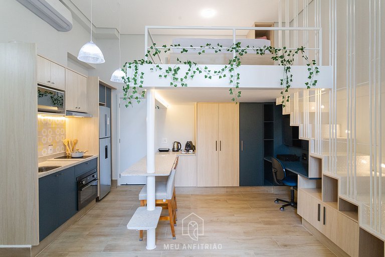 Modern loft w/ balcony & leisure area near subway