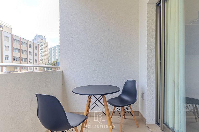 Studio p/ 2, varanda a 400m do metrô Vila Madalena