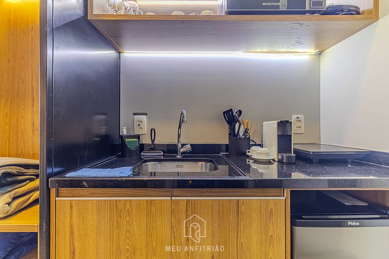 Studio p/ 2, varanda a 400m do metrô Vila Madalena