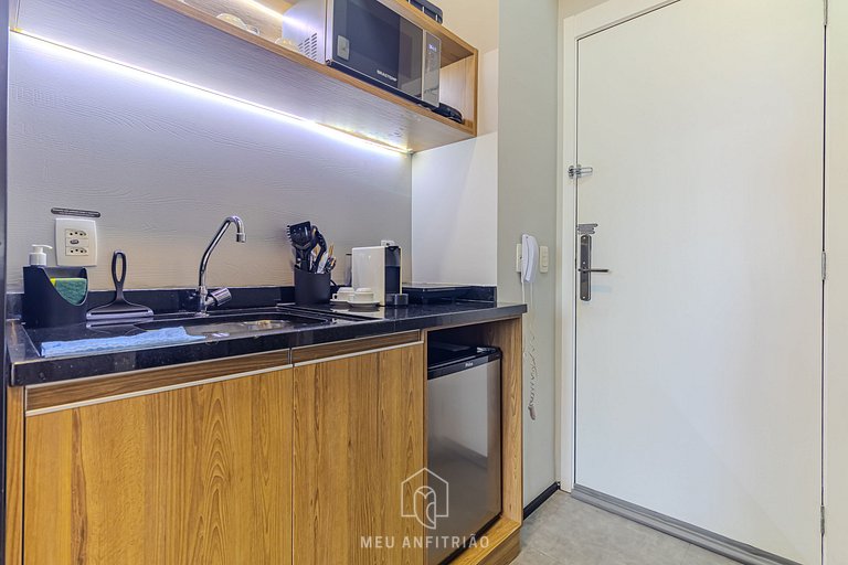 Studio p/ 2, varanda a 400m do metrô Vila Madalena