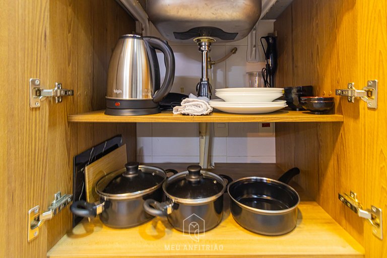 Studio p/ 2, varanda a 400m do metrô Vila Madalena