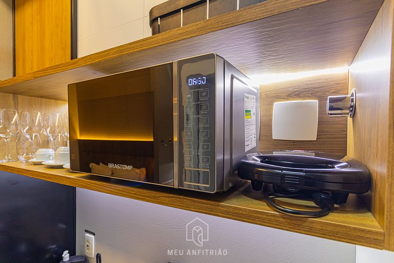 Studio p/ 2, varanda a 400m do metrô Vila Madalena