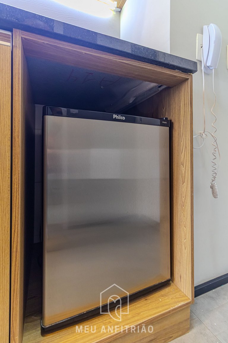 Studio p/ 2, varanda a 400m do metrô Vila Madalena