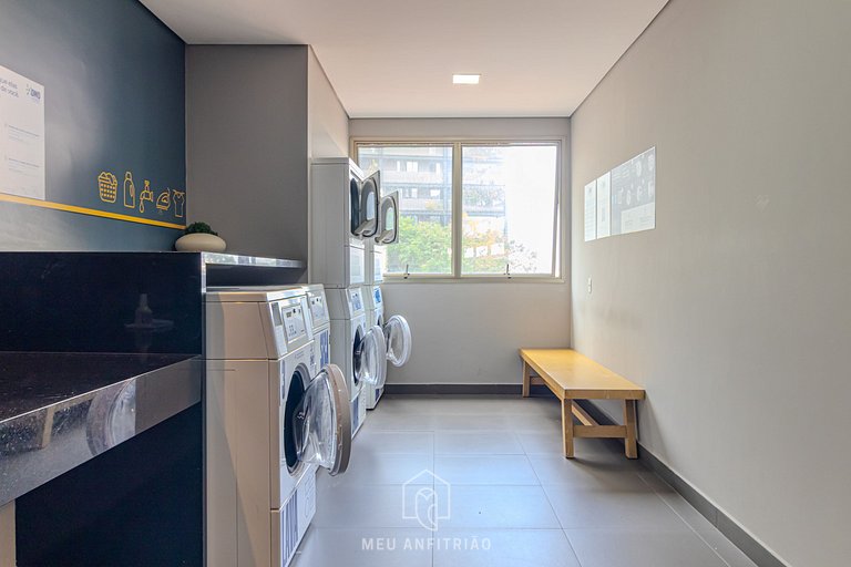 Studio p/ 2, varanda a 400m do metrô Vila Madalena