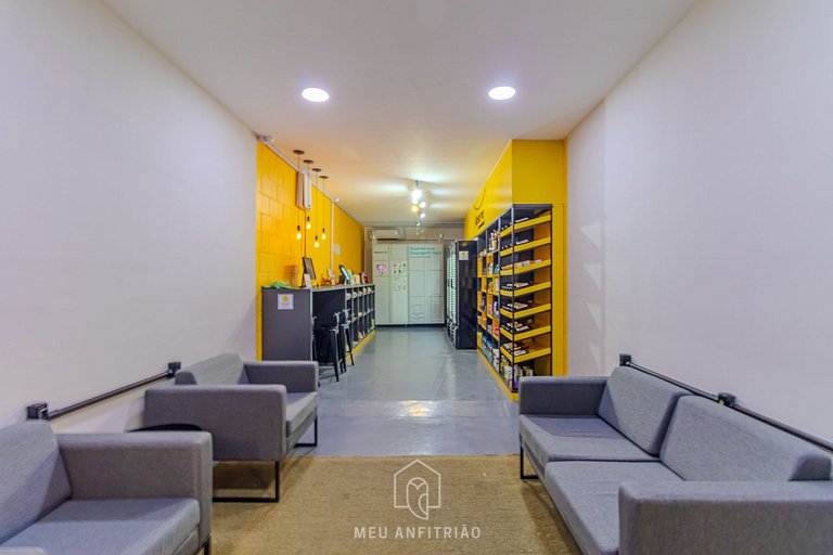 Studio p/ 2, varanda a 400m do metrô Vila Madalena