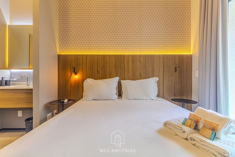 Studio p/ 2, varanda a 400m do metrô Vila Madalena