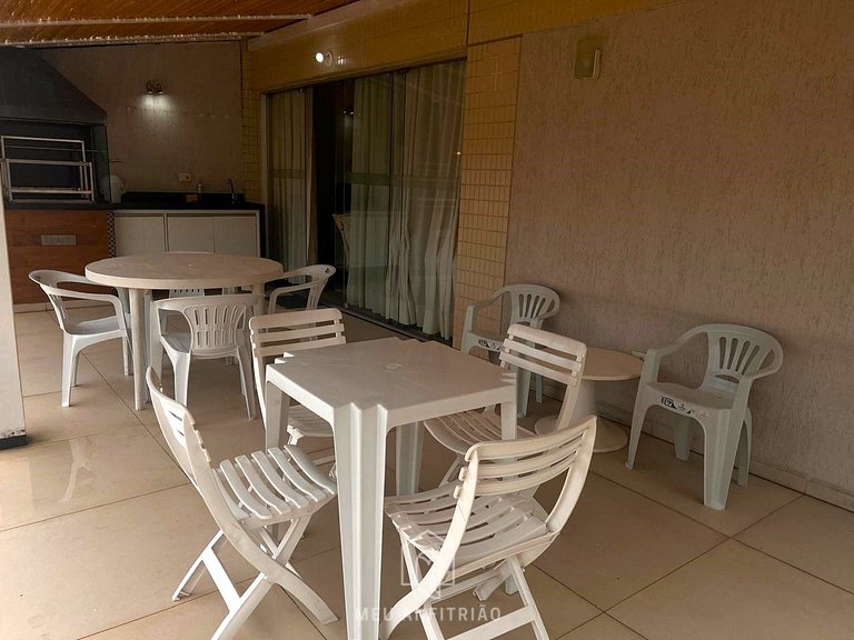 3-Bedroom Apartment with Barbecue in Guarujá